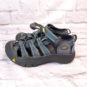 Keen size 11 hiking walking play sandals boys girls blue